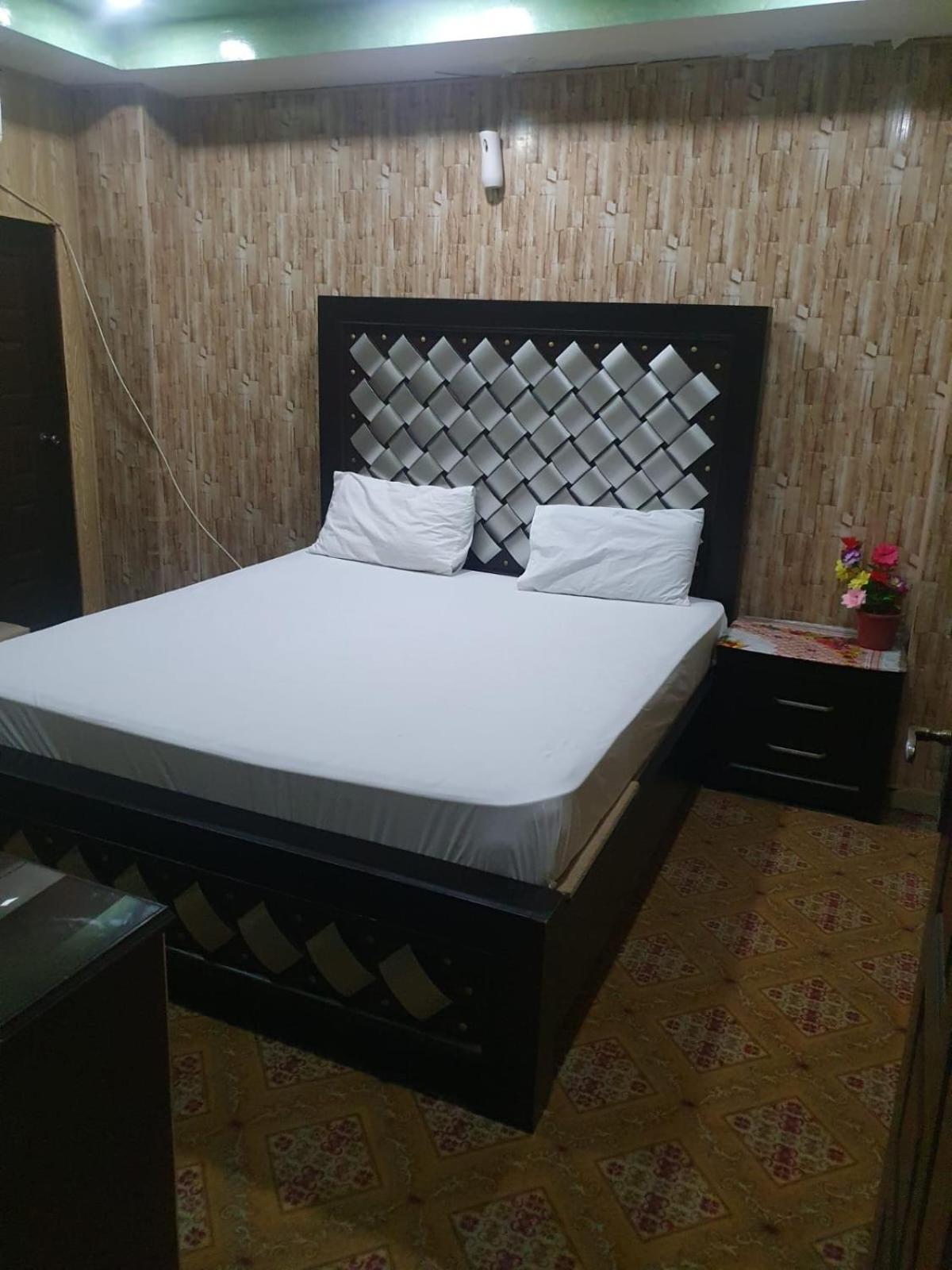 Town Guest House Toba Tek Singh Екстериор снимка